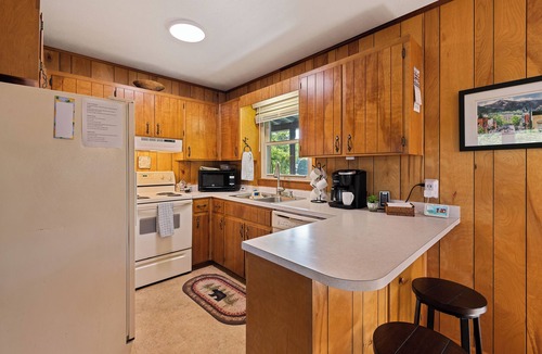 Maggie Valley Cabin | Welcome to Raven's Nest! Great views and easy access in all weather.