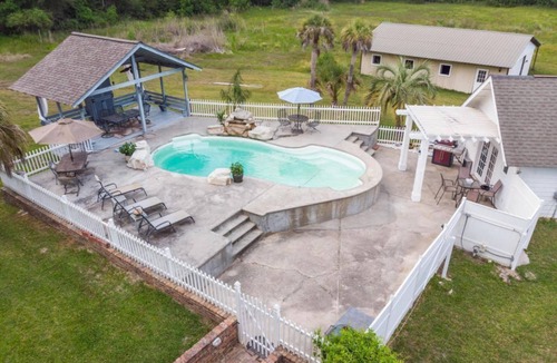 Long Beach House | Welcome to the Graceful Oaks!