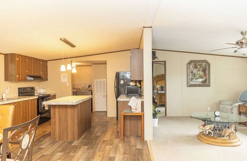 Alexander House | Welcome to the Hill Top House Comfy 2-bedroom house with WiFi, AC, and more!