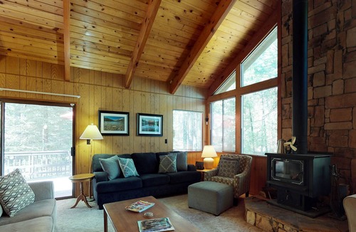 Arnold Cabin | Welcoming home with foosball & spacious deck - near recreation center & pool