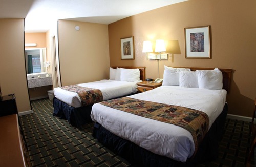 National Hills Hotel | West Bank Inn