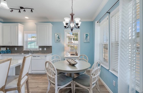 Laguna Beach House | West End Beach Bungalow | Walk to Beach | Near Pier Park | Sleeps 7