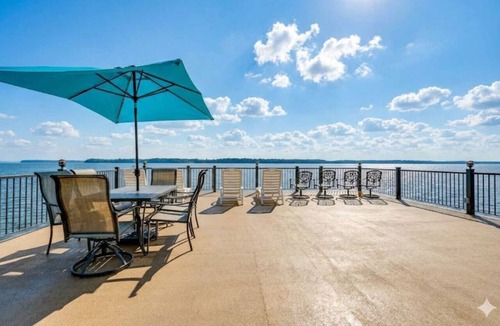 Athens House | Wheeler Lake Waterfront w Private Dock & Sunsets