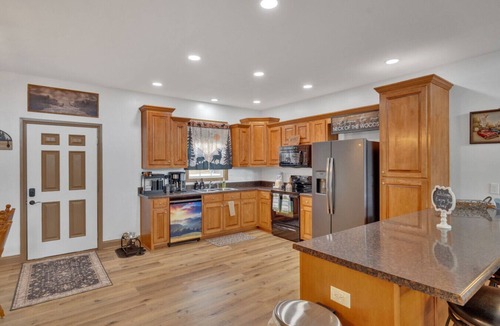 Baneberry House | Whiskey Cove: Lakefront, 2 Fireplaces, 2 FirePits
