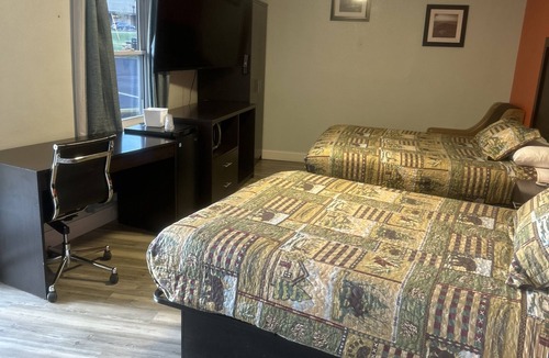 Asheville Hotel | Whispering Pines Motel