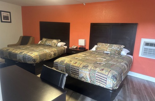 Asheville Hotel | Whispering Pines Motel