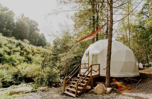 Cosby House | Whispering Waters Dome Getaway
