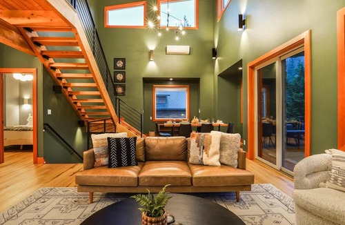 Glacier Ski Chalet | Whistler Peak Lodge