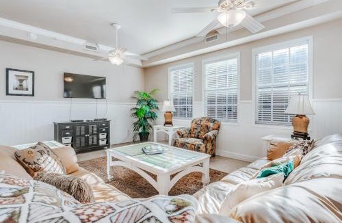 Mid Island House | Whitecap Condo Beachfront Splendor