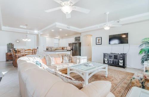 Mid Island House | Whitecap Condo Beachfront Splendor