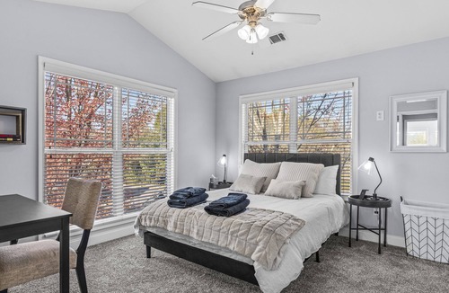 Athens House | Whitehall Dawg Den - Right by North Oconee River!