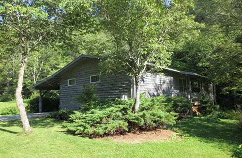 Marshall Cottage | Wilderness retreat near Asheville, Myra's Cottage offers comfort & adventure