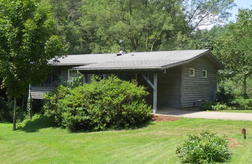 Marshall Cottage | Wilderness retreat near Asheville, Myra's Cottage offers comfort & adventure