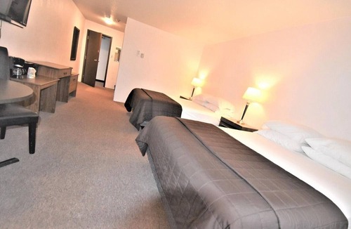 Maple Creek Hotel | Willowbend Hotel