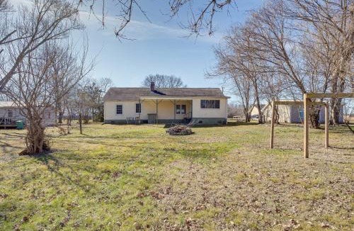 Winchester House | Winchester Home with Large Yard Near Tims Ford Lake