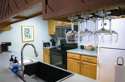 Lake Toxaway Condo | WINTER DISCOUNT RELAXED CANCELLATION! WATERFALL VIEW DOGS WELCOME SKIING CLOSEBY