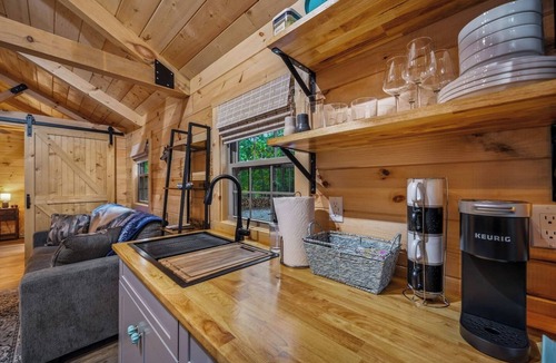 Mentone Cabin | Wolf Den Woodland Cabin | Hot Tub + Modern Charm