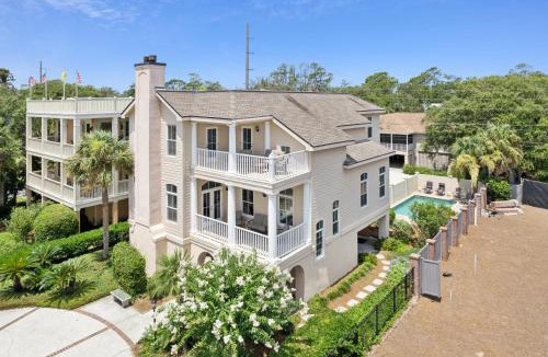 East Beach House | Wolfe Cottage - 2225 Bruce Drive