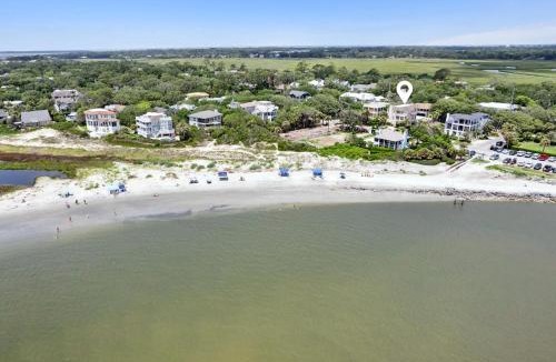East Beach House | Wolfe Cottage - 2225 Bruce Drive