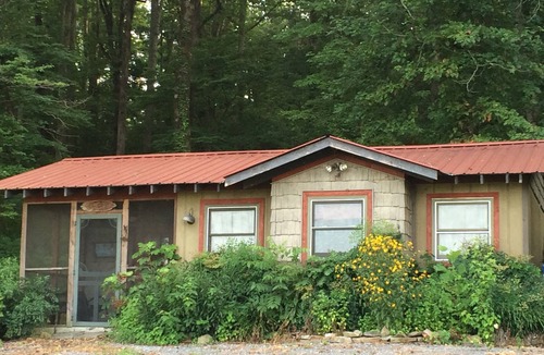Guntersville Cottage | Wonderful cozy cabin across from Lake Guntersville