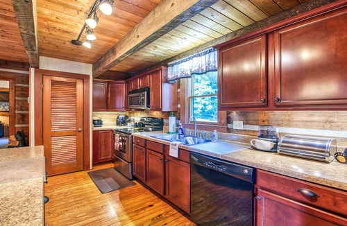 Waynesville Cabin | Wooded Seclusion on 3 Acres - Big Rock Cabin