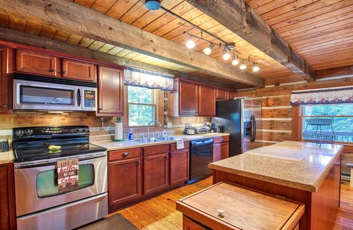 Waynesville Cabin | Wooded Seclusion on 3 Acres - Big Rock Cabin