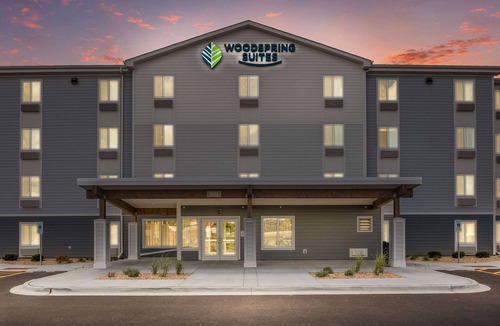 Burbank Hotel | WoodSpring Suites Chicago Midway