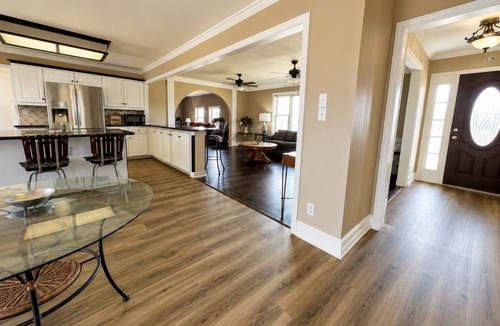 Valley View House | Worker Friendly Stay 8 beds Truck Trailer Parking