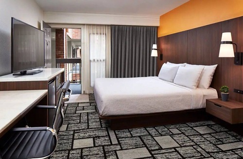 Orange Hotel | Your Orange County Home Base with Pool, Breakfast & Easy Access Everywhere