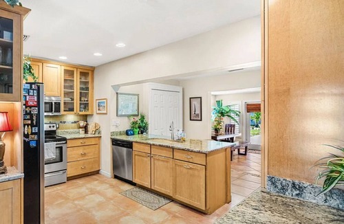 Cleggmoor House | Your own Tropical Oasis with a fabulous pool 1 min from the beach