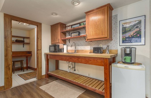 Waynesville Cabin | Your Smoky Mountain Cabin suite…In the heart of the Smokies. Dog friendly!
