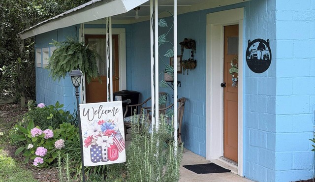 1 Bedroom Country Cottage+pool just 12 mi NW of Tallahassee