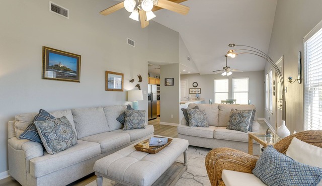 < 1 Mi to Beach! Poolside Retreat in Galveston in Galveston