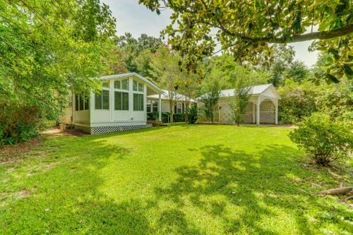1 Mi to Beaches: Fairhope Home w/Yard!