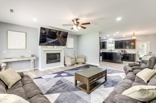 11 Mi to Troy University: Family Home w/Yard