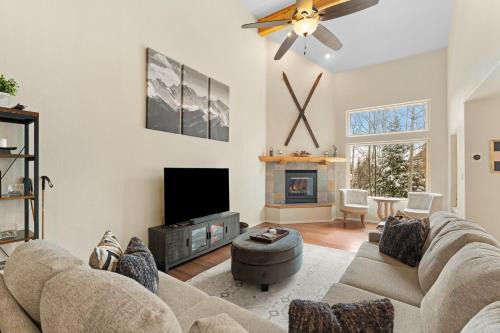 113 Burgundy Circle : 2300 in Silverthorne