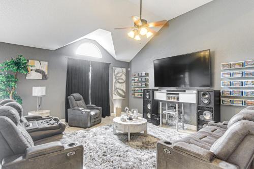 14 Mi to Jekyll Island: Luxe Brunswick Home