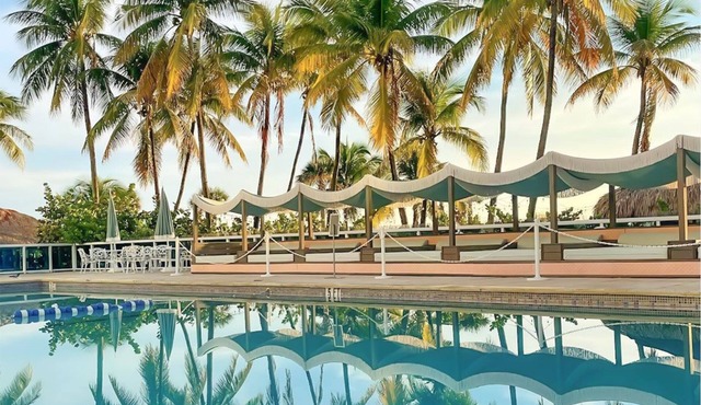 2 BDR Suite w/Balcony, Pool Access & Beach Access