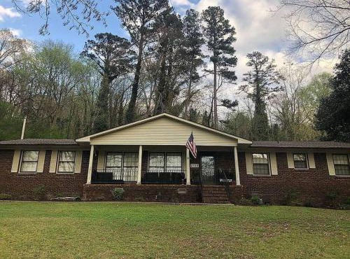 2. Beautiful lakeview home in Guntersville