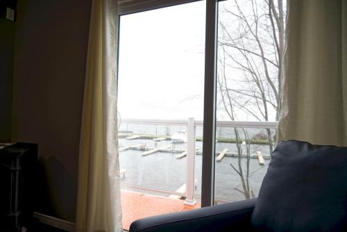 2 Bedroom Harbor Front Condo 9L in Roseneath