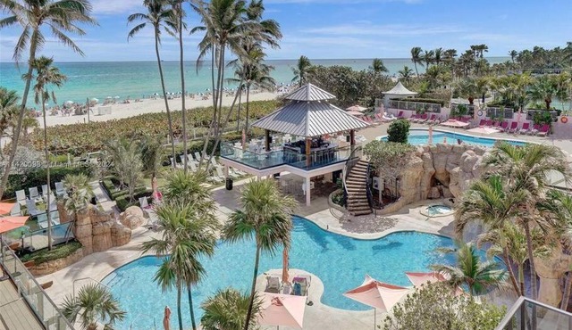 2 Bedrooms Unit OceanFront Resort The Alexander