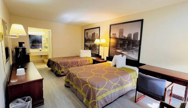 2 Full Beds Non-Smoking in Richmond