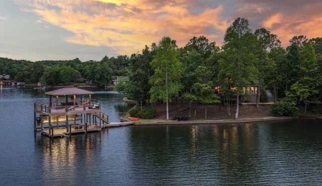 2 Story Dock w/Jump Platform & Outdoor TV/Stunning Views/Dog Friendly/Kayaks