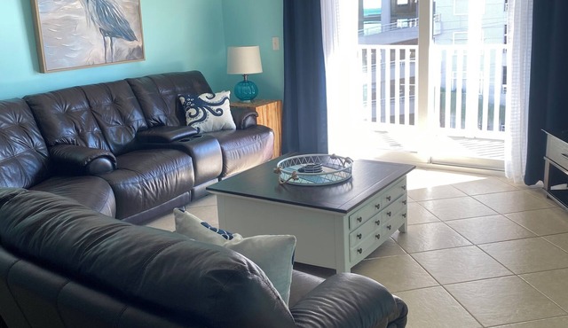 2000sq ft Ocean View Villa 401 ,steps to the beach, small pool hot tub 4 king bd