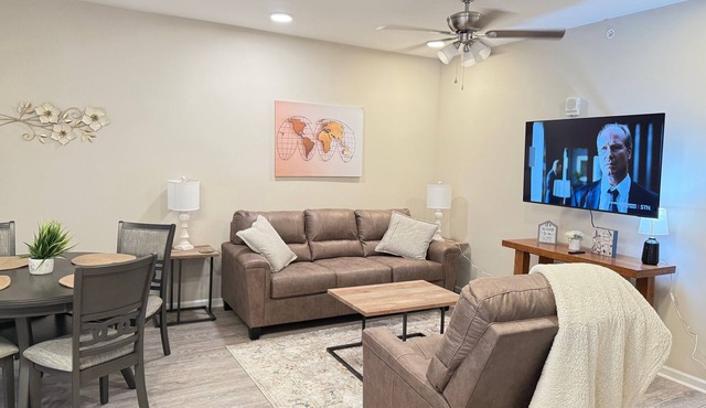 2B Gorgeous 2-bedroom new apartment in lively Huntsville