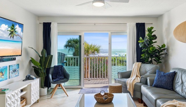 2BD/2BA Cocoa Beach Oceanfront + POOL & ALL of Downtown!