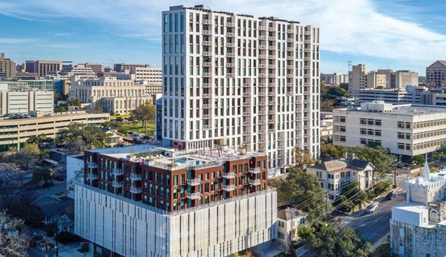 2BD/Austin - Full Kitchen, W/D, Balcony, Fire Pit! in Austin