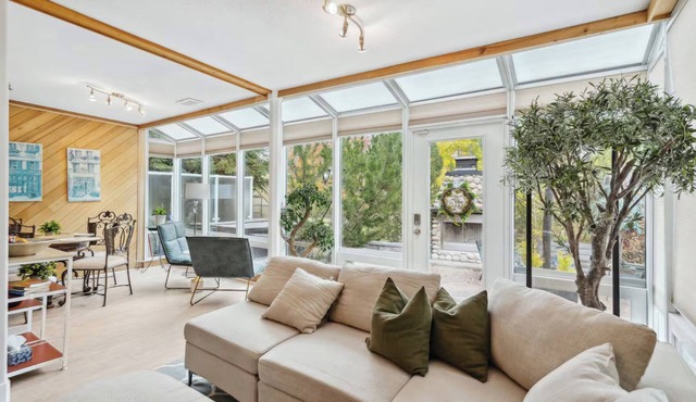 2BR Basement Suite| 3 Beds + Sofa bed in Calgary