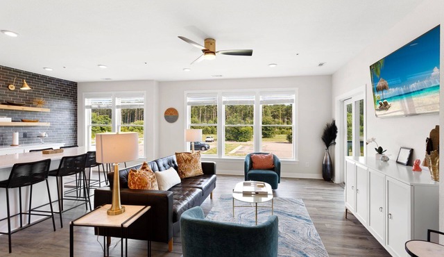 2BR Coastal Retreat with Pool Access & Dogs in Kill Devil Hills