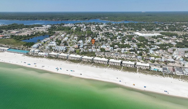 2mins to suger white beach. Pet-Friendly! Big space, new furnitures & privacy!